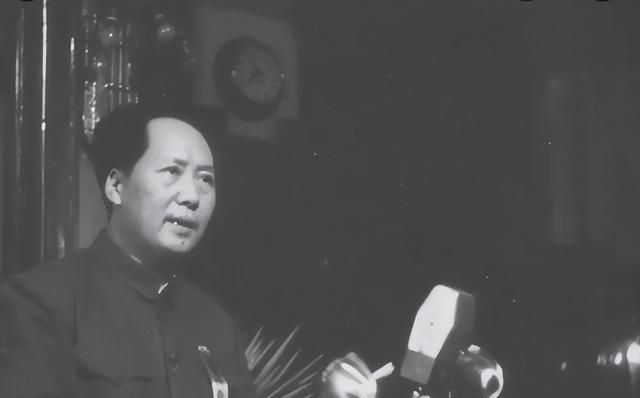 1950年，朝鲜战争爆发，毛主席为何说美国把三把刀插在中国身上？