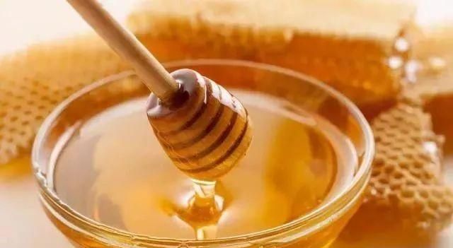 为什么蜂蜜会有不同的味道，弄清蜜蜂采蜜原理，轻松知道答案