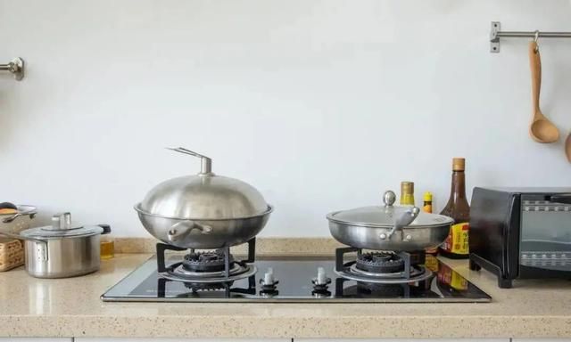 同样的灶头，双燃气灶的左边与右边炒菜区别大，说点你不知道的事