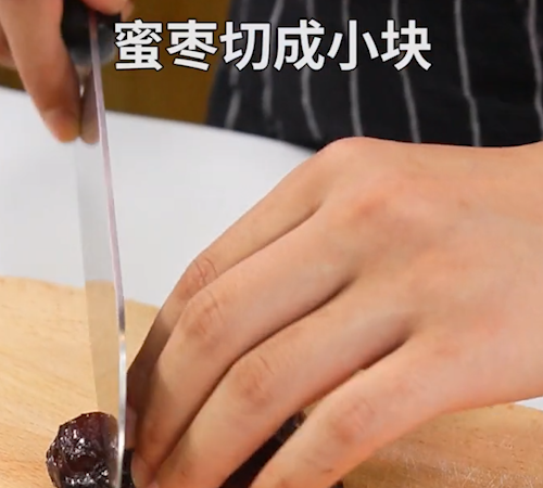 包粽子别只会用糯米，试试这种做法，做出来晶莹剔透，香甜不粘牙