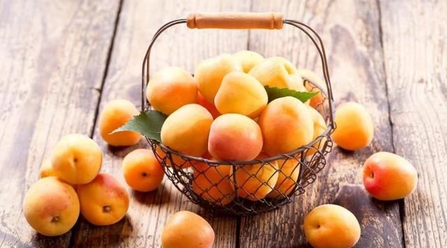 如何挑选新鲜黄桃？一只黄桃有三种吃法！