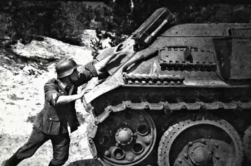 桶中乾坤：二战德军20升军用油桶图鉴