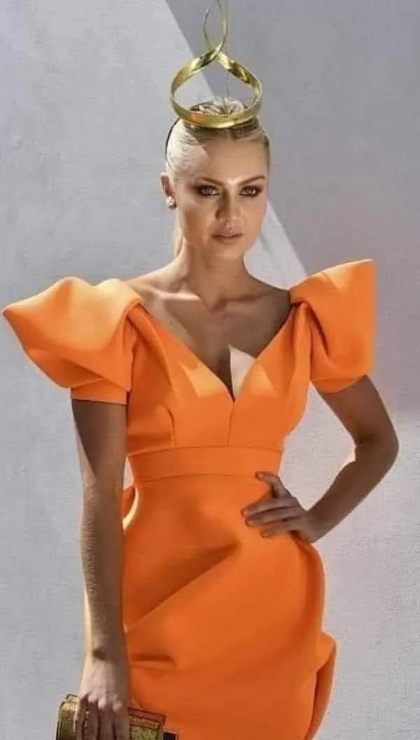 橙色：是欢快活泼热情的光辉色彩，今年时尚潮流色之一