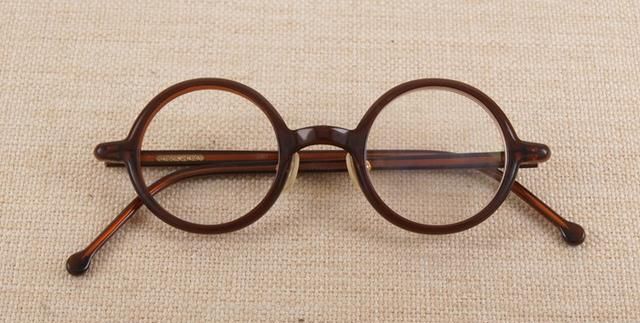 眼镜坏了能用胶水粘吗？眼镜损坏了最佳的维修方式是什么？
