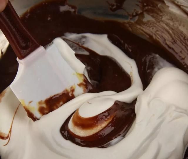 配方丨手把手教你制作浓醇的巧克力榛子慕斯蛋糕