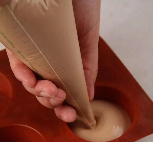 配方丨手把手教你制作浓醇的巧克力榛子慕斯蛋糕