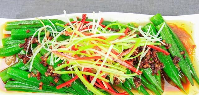 第一美食：秋葵不用炒，简单一蒸，翠绿又营养，春节家宴来一盘