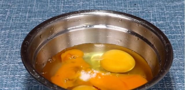 2分钟学会蒸鸡蛋，教你鸡蛋这样蒸，嫩滑像果冻，无气孔蜂窝
