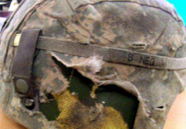 钢盔挡不住子弹，一枪就是一个大窟窿，为何还会成为陆军标配？
