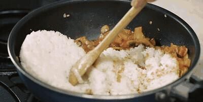 一场由「剩米饭」引发的胃病！剩饭剩菜各有“保质期”