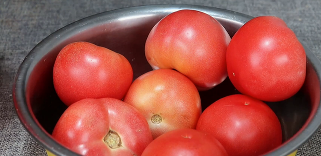 趁西红柿便宜好吃，教你1个保存妙招，放一年不坏，简单实用