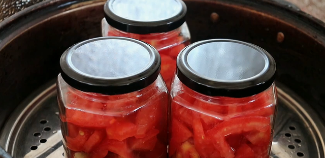 趁西红柿便宜好吃，教你1个保存妙招，放一年不坏，简单实用