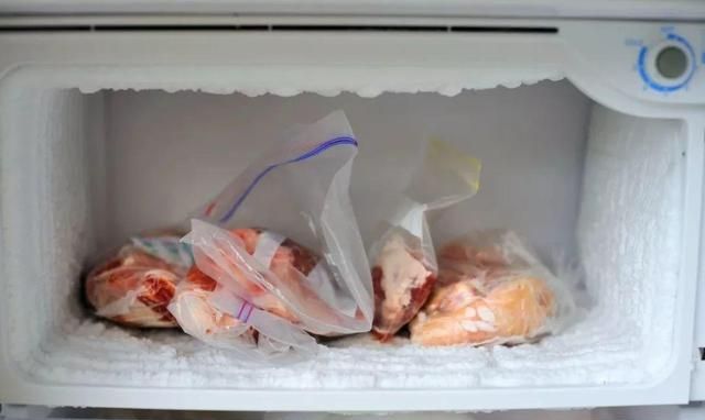 冰箱里冷冻猪肉可以放多久？好多人不懂，过了时间劝你不要再吃！