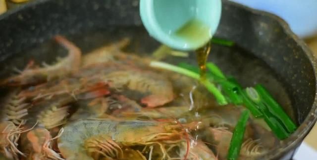 白水煮虾，只需掌握这步，大虾不腥不老，味道特别鲜嫩可口！