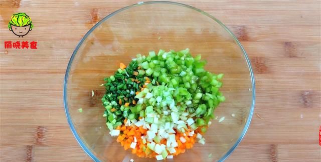 韭菜苔吃了好多年，还是这做法比较好吃，既能当饭又能当菜，解馋