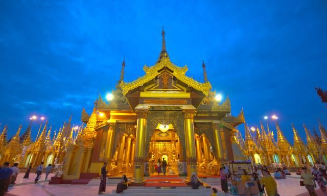 世界上最穷的国家缅甸，旧首都藏7000公斤黄金金塔，游客争相参观