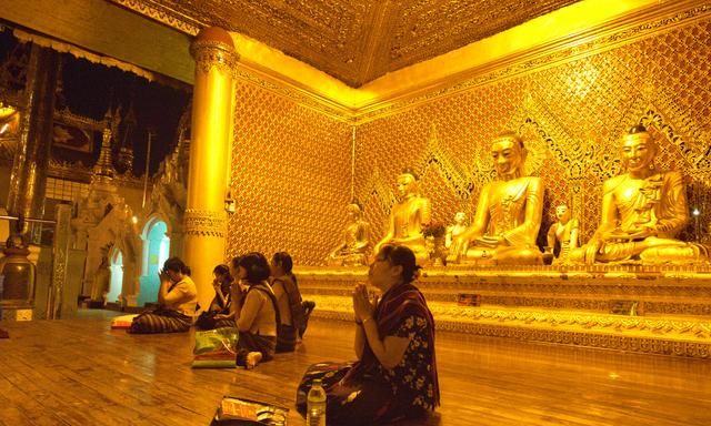 世界上最穷的国家缅甸，旧首都藏7000公斤黄金金塔，游客争相参观