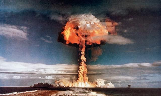从铀矿石变成原子弹消耗的能量多，还是原子弹爆炸释放的能量多？