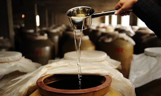白酒的酿造与发酵技术,生料液态发酵白酒是什么型白酒图1