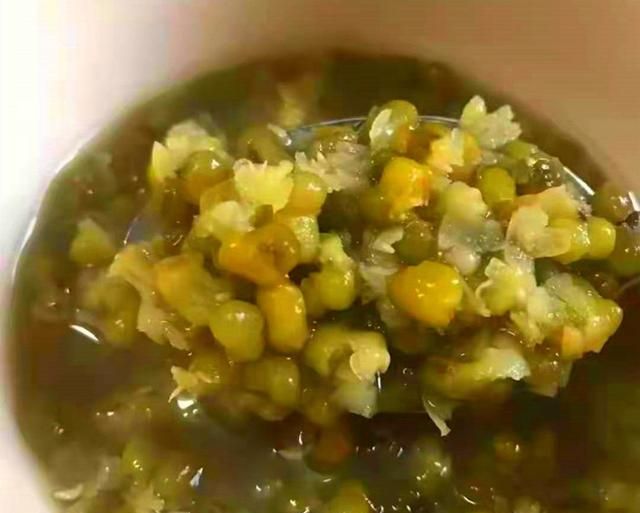 煮绿豆汤时，最忌直接下锅煮，教你1招，用时超短，起沙又开花