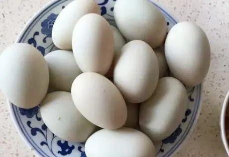 教你腌制松花蛋，详细配方和做法告诉你，10天就能吃Q弹的皮蛋