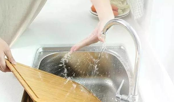 水龙头水压太小怎么办？教你一增强水压的方法，洗碗刷锅一冲即净