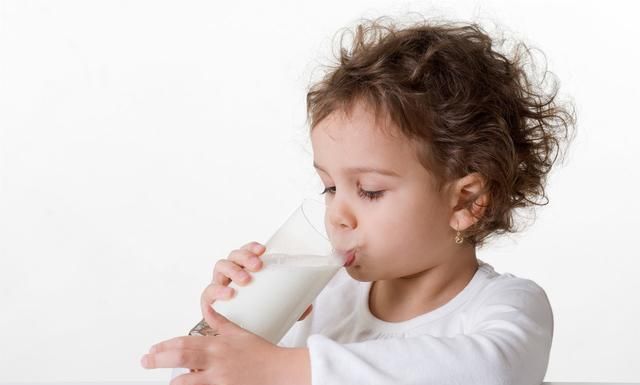 驴奶和牛奶哪个营养更好？驴奶真的能提高免疫力吗？