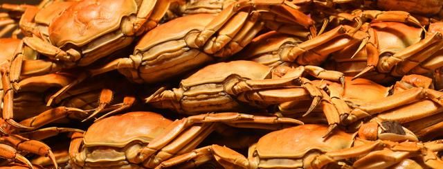 别再只会蒸螃蟹啦，这个香喷喷的炒螃蟹，不仅简单而且还很美味