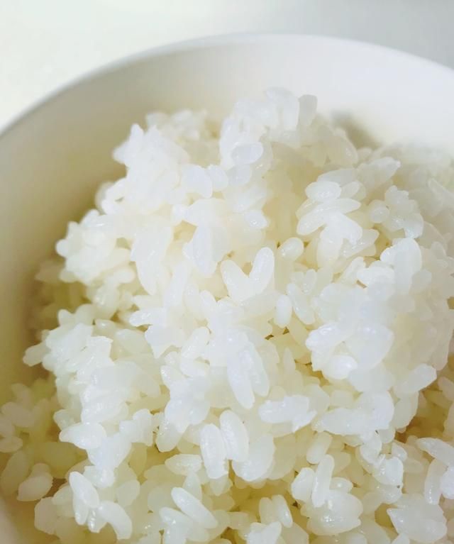 用电高压锅做米饭，粘乎乎的不好吃，我找到了解决的方法