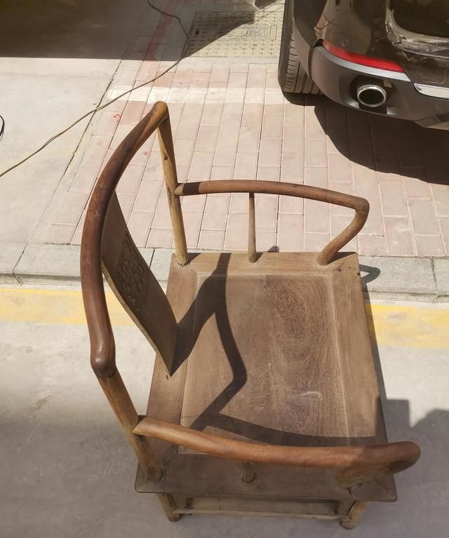断裂损坏摇晃的椅子维修的简单教程分享给大家，别花了冤枉钱