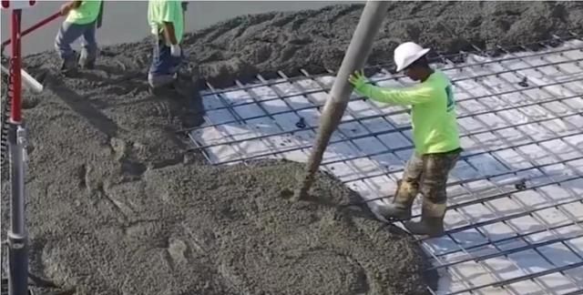 为什么工人要往水泥里加白糖？白糖能够阻碍水泥发硬，这是真的吗