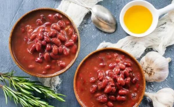 女人常吃红豆，可补血养颜，分享出4款红豆汤的做法