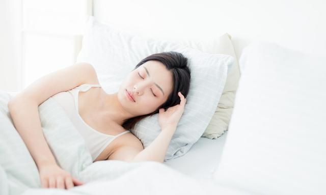 睡眠不足或过度都会伤害你的健康，快来看看你需要多少睡眠时间！
