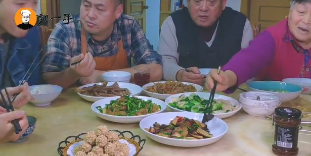 冬笋炒腊肉，老刘手把手教你在家做，上桌连吃三碗饭！