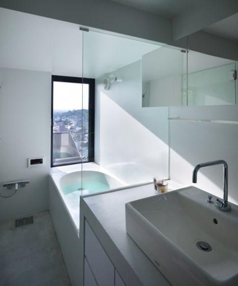 浴缸和洗漱柜竖着装一起，镜子在中间做隔断，5㎡卫生间不浪费1㎡
