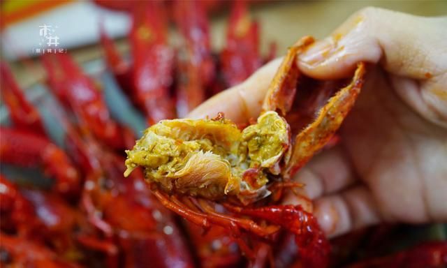吃小龙虾，头里的“黄”是虾籽还是虾屎？都不是，知道就别乱吃了
