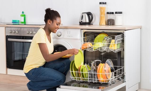 花钱买回家的洗碗机，别被这5样东西毁了，网友：我家一直用错了