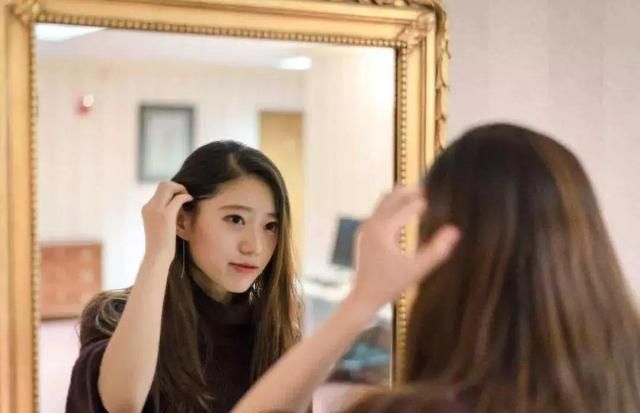 科学证据表明：镜子中的你，并不是你真实的相貌