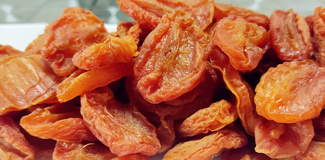 杏子果肉营养丰富，但是不能多吃，教你制作杏干，酸酸甜甜易保存