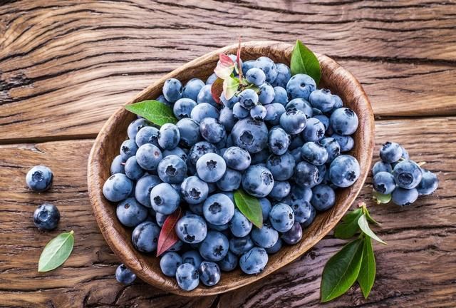 选购当季蓝莓时怎么看出是否变质？学会这几点轻松辨别