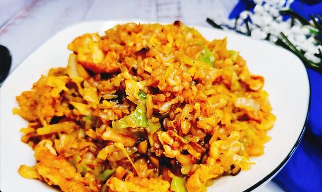 低脂低卡的魔芋米，用来炒饭再合适不过了，满足吃米的欲望