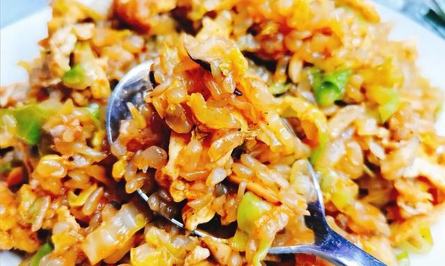 低脂低卡的魔芋米，用来炒饭再合适不过了，满足吃米的欲望