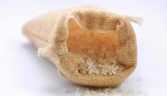 夏天，你家的大米还不知道怎么贮存吗？到底能不能放在冰箱里呢？