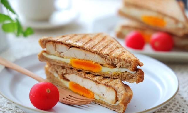 早餐来一份简易三明治，低脂高蛋白，让你越吃越瘦，几分钟就搞定