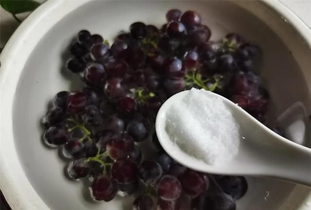 为什么可以用面粉清洗葡萄，你知道原理吗？