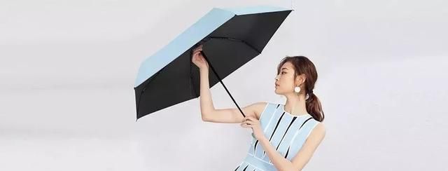夏日防晒有多简单？这把只有手机大小的伞就能挡紫外线