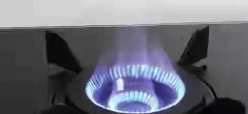 燃气灶火焰：蓝色、黄色、红色、绿色火焰分别代表什么？如何处理