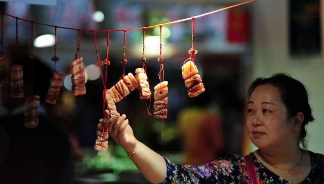 亿元东坡肉石成诱因，肉石跌成“白菜价”，108万元的卖了3年