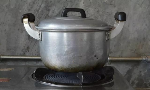 铁锅、不粘锅、不锈钢锅，哪种锅最好？静安人，你知道吗？