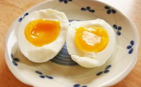 健身关于鸡蛋的摄入，你该了解的知识！吃多少个鸡蛋？蛋黄要吃吗
